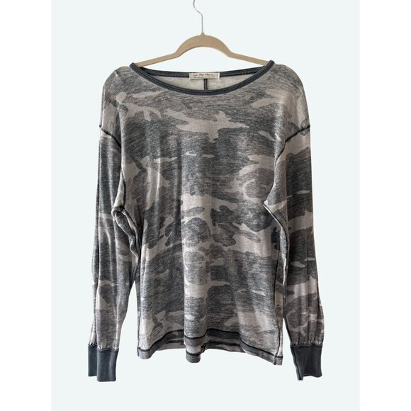 We the Free Free People Arielle Camo Print Long Sleeve Crew Neck Top Slouchy XS‎ - Picture 1 of 8